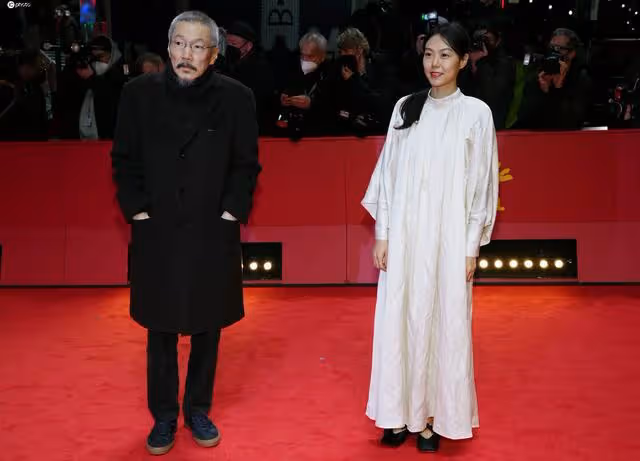 第72屆柏林電影節獲獎名單公布,洪尚秀與女友金敏喜頒獎禮秀恩愛