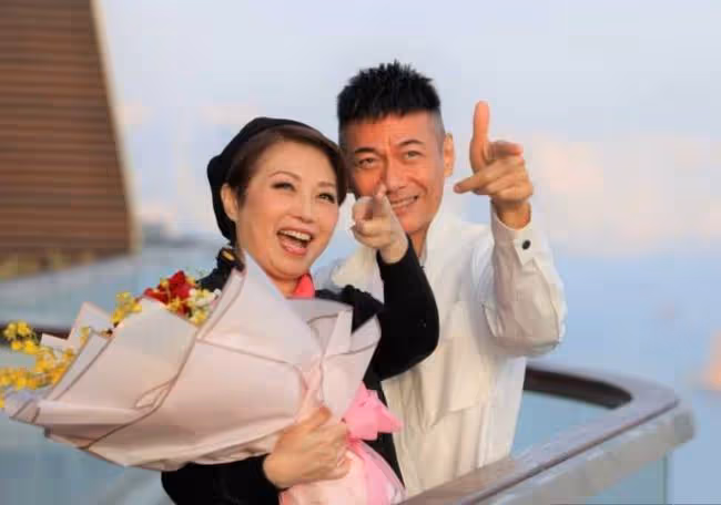 江華大8歲妻子受訪時落淚,自曝倒追對方,擔心被嫌棄,想過離婚