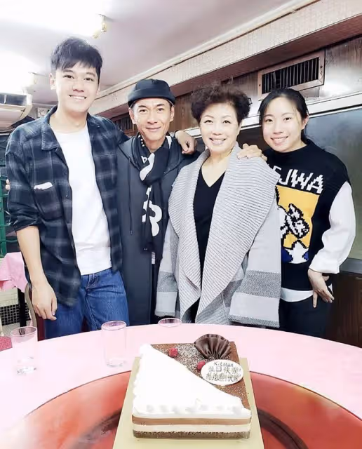 江華大8歲妻子受訪時落淚,自曝倒追對方,擔心被嫌棄,想過離婚