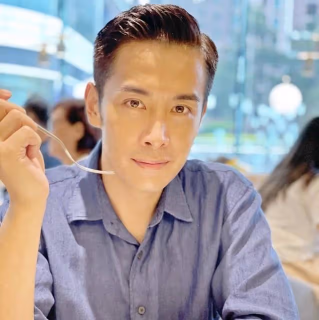 恭喜!著名港星時隔15年再度回巢TVB,去年順利拿到內地居住證