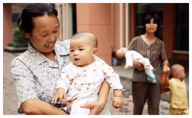 一位高情商的婆婆:「我是在幫兒子帶孩子,不是幫兒媳!」