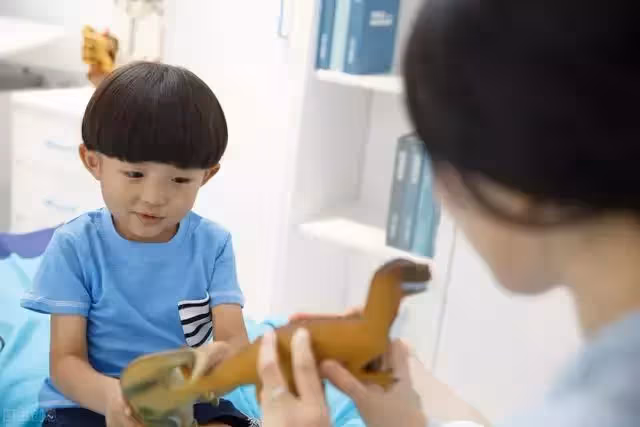 我剛生下女兒,婆婆扭頭就走,又讓老公給侄子買婚房,請婆婆離開