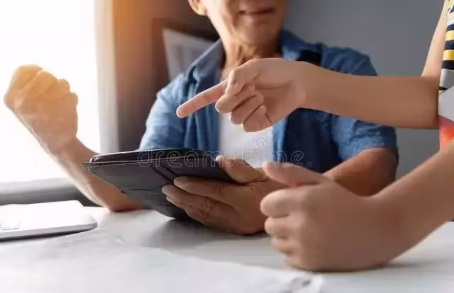 我剛生下女兒,婆婆扭頭就走,又讓老公給侄子買婚房,請婆婆離開