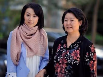 婆婆逼媳婦給小姑拿十萬嫁妝,她不肯婆婆扇耳光,去趟醫院蒙