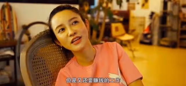 張大奕深夜暗秀，曬床上異性太刻意，曾經年入3億的網紅，可惜了