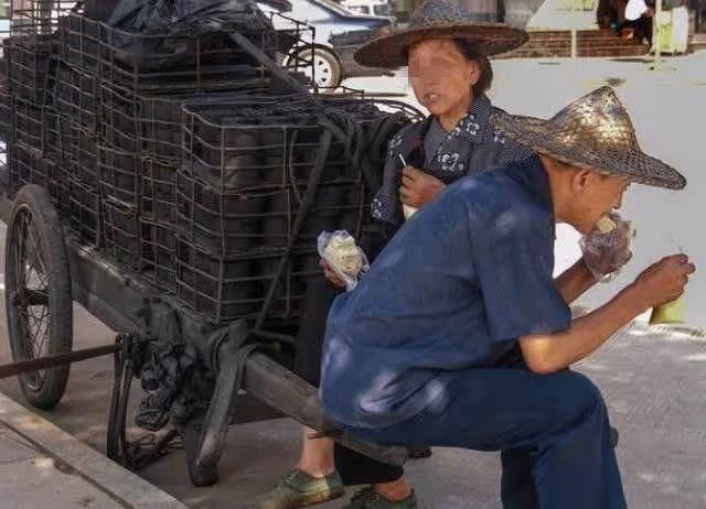 給爸媽買房養老,爸媽去世後弟弟拒絕騰房,他提一要求,俺報警