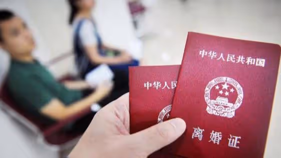 老婆，岳父母有三套房，俺弟結婚，憑啥不能送給他一套當婚房？