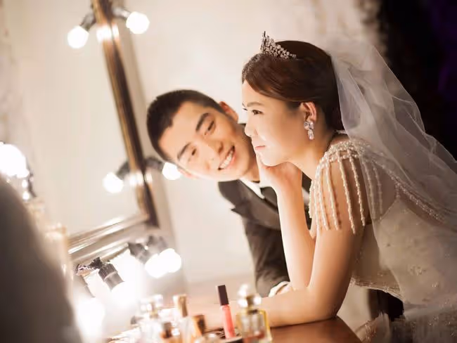 岳母生二胎,俺和老婆給五千見面禮,她提個要求,大家蒙住