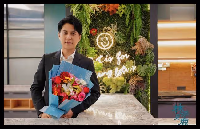曝靳東新劇拖欠工資!投資2億未結上百群演費用,農民工討薪無門