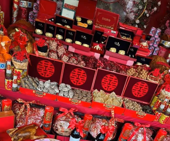 何猷君前女友再婚在即,男友送千萬聘禮,金銀珠寶山珍海味擺滿屋