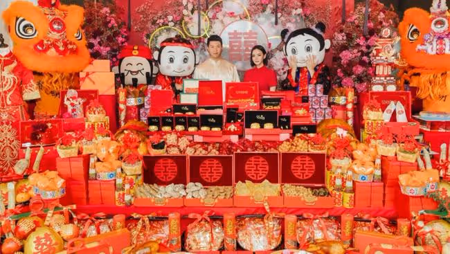 何猷君前女友再婚在即,男友送千萬聘禮,金銀珠寶山珍海味擺滿屋
