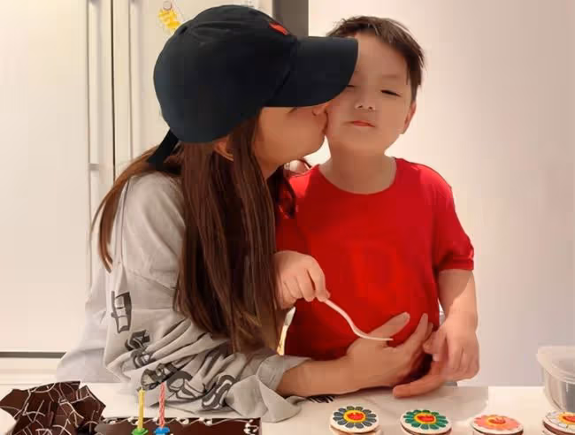 何猷君前女友再婚在即,男友送千萬聘禮,金銀珠寶山珍海味擺滿屋
