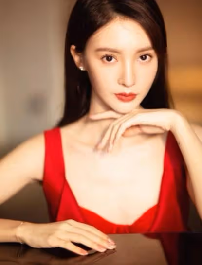 李易峰方安娜滑雪後一起回酒店過夜，疑似戀情曝光，女方迅速否認