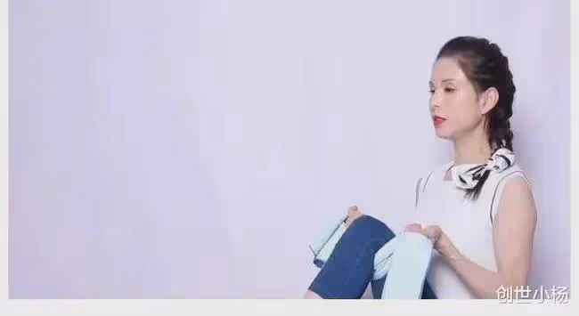 55歲李若彤戶外熱舞,瘦到手上青筋明顯凸出,自嘲手腳不協調