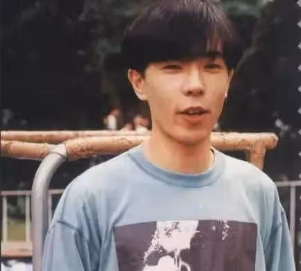 朱茵那麼愛周星馳，為何轉身就嫁給了「窮小子」黃貫中？