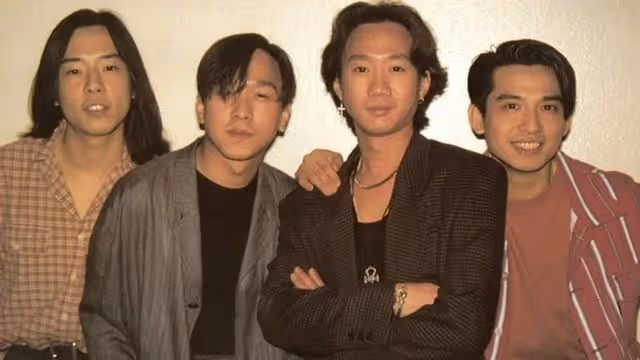 朱茵那麼愛周星馳，為何轉身就嫁給了「窮小子」黃貫中？