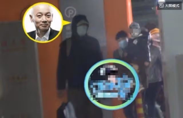 葛優一家三口被拍,小61歲兒子首次曝光,卻被妻子的打扮搶了風頭