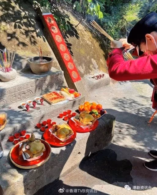 胡杏兒跟足傳統紅噹噹!單文柔為女打疫苗唔敢輕舉妄動