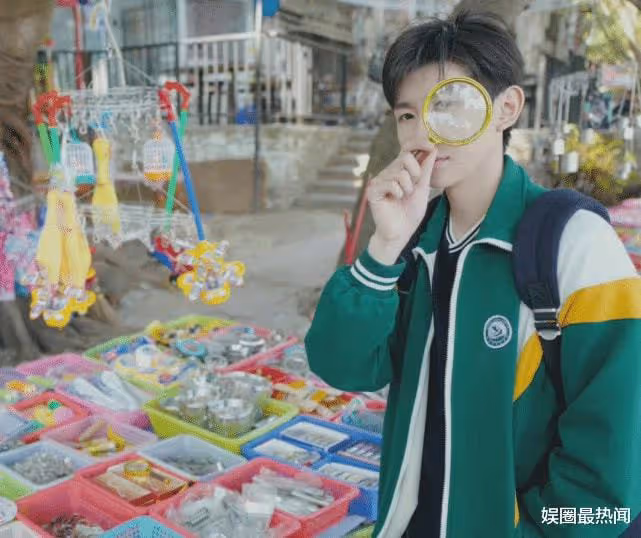 王源任敏《燦爛燦爛》路透曝光,穿校服牽手,氛圍感十足