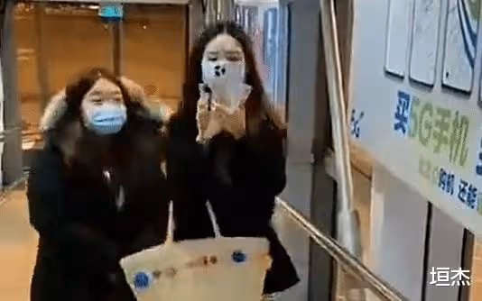 直播間嘲諷殘疾老奶奶,硬剛王思聰的孫一寧,如今自曝被性騷擾?