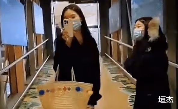 直播間嘲諷殘疾老奶奶,硬剛王思聰的孫一寧,如今自曝被性騷擾?
