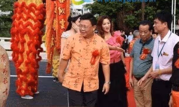 廣東電視台節目主持人鄭達進退兩難,他是否真的要跟觀眾說再見了