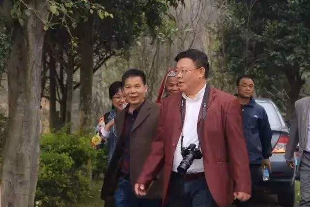 廣東電視台節目主持人鄭達進退兩難,他是否真的要跟觀眾說再見了