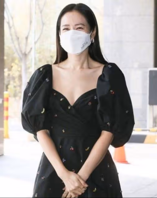 孫藝珍官宣後首次露面,風采動人,令人嫉妒!
