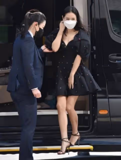 孫藝珍官宣後首次露面,風采動人,令人嫉妒!