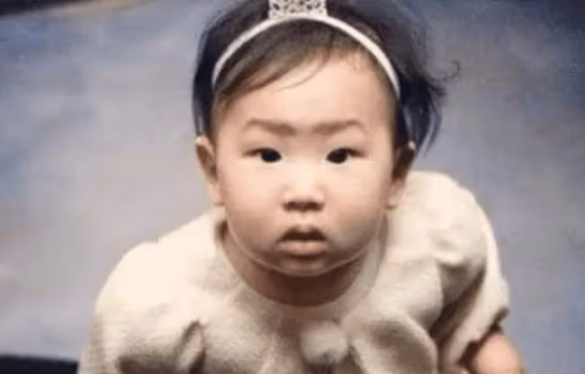 金喜善因女兒丑被質疑整容,粉絲稱孩子小沒長開,9年後打臉簡直太慘!