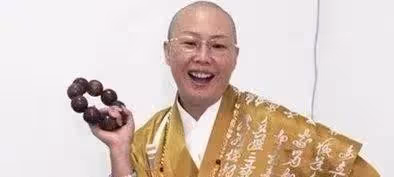 費玉清69歲姐姐戴戒指金表復出撈金:我弟弟連1個億都不捨得給我花!