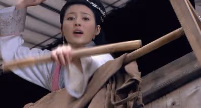 親爸車禍身亡後，她和親媽患癌…沒想到大美人這麼慘