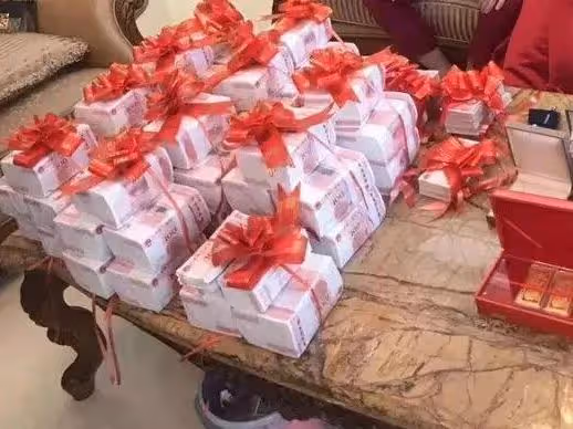 岳父車禍去世賠了50萬,小舅子獨占這筆錢,如今岳母要我給養老費