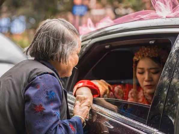 母親生病後我想回娘家照顧,我讓小姑子幫忙帶娃,她要我給三千
