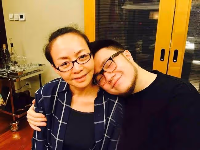 英達小兒子首次公開談巴圖,網友指責父子倆都甩鍋,不愧是一家人