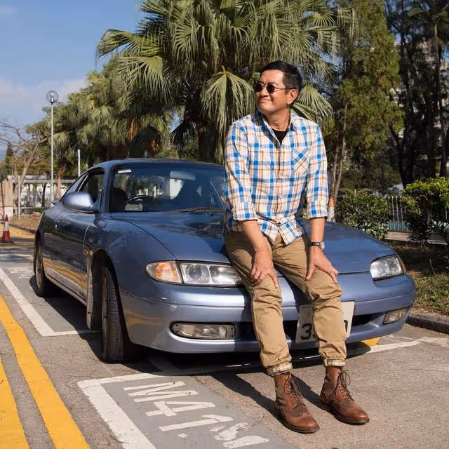 61歲TVB男星低調曝豪宅內景，家族資產達16億，卻27年開同一輛車
