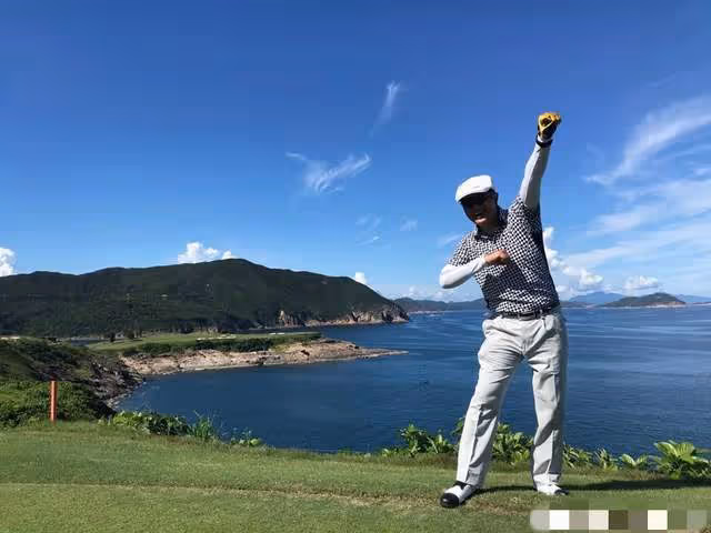 61歲TVB男星低調曝豪宅內景，家族資產達16億，卻27年開同一輛車
