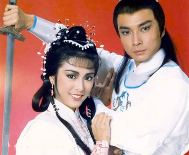 石修夫婦參加聚會,劉松仁米雪摟肩合影表現親密,相識30年感情好