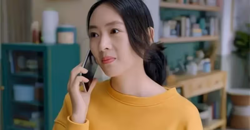 婆婆上門收繳兒媳工資卡，被兒子一本離婚證甩臉上：這比那值錢