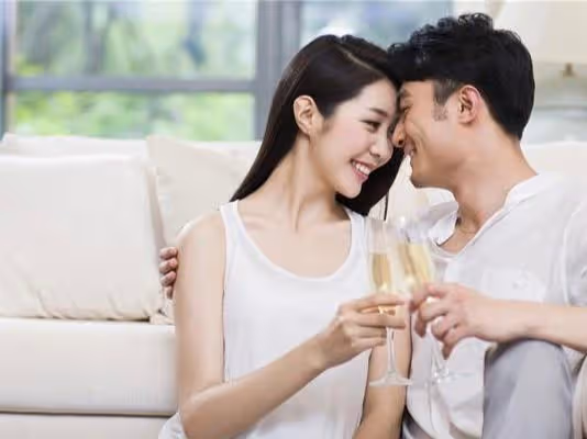 爸媽拆遷分三套房,岳母生日請俺吃大餐,回家後俺怒提離婚