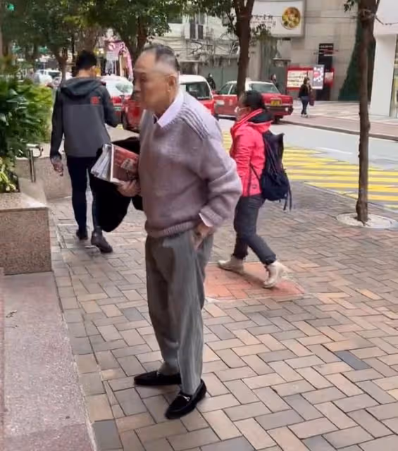 86歲趙世曾近況曝光,步履蹣跚似患痴呆,膝下3個孩子卻一直未婚