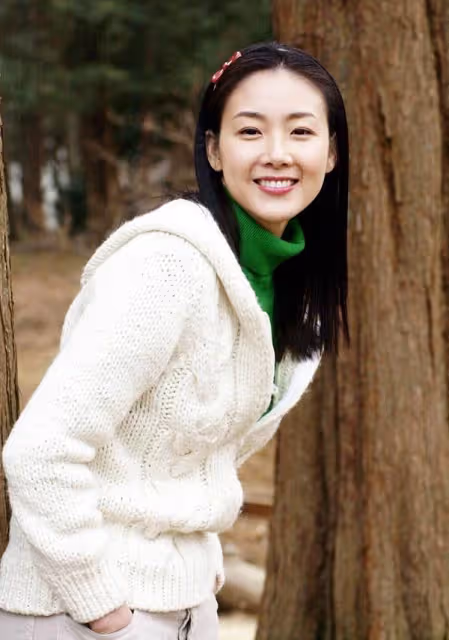悲劇女王,43歲嫁小9歲職員男友,綜藝復出賺奶粉錢,網友:期待