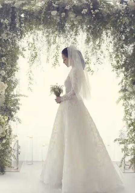 悲劇女王,43歲嫁小9歲職員男友,綜藝復出賺奶粉錢,網友:期待
