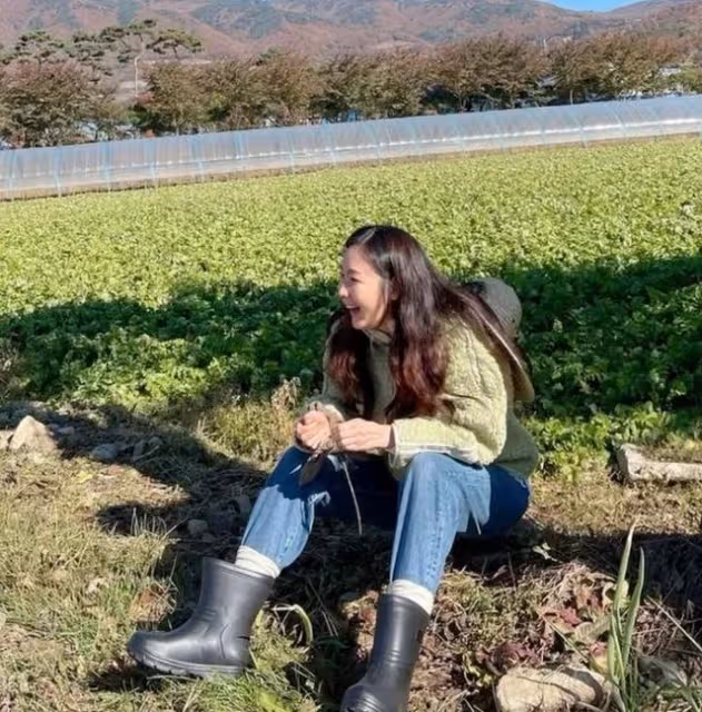 悲劇女王,43歲嫁小9歲職員男友,綜藝復出賺奶粉錢,網友:期待