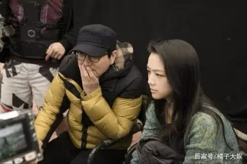 湯唯與大10歲老公合體，曬一家三口腳丫照，打破兩人婚變新聞！