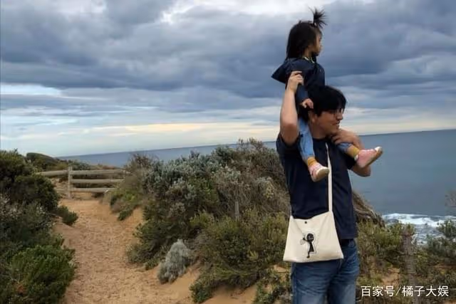 湯唯與大10歲老公合體，曬一家三口腳丫照，打破兩人婚變新聞！