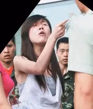 超女歌手曾辱罵「看門狗」,被當眾怒扇兩耳光,如今怎樣了?
