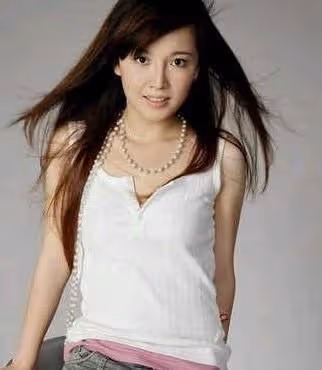 超女歌手曾辱罵「看門狗」,被當眾怒扇兩耳光,如今怎樣了?