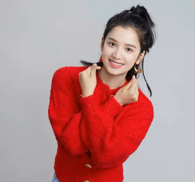 娛樂記憶 | 誰說我只會穿校服 讓你看看我輕舞飛揚 張婧儀