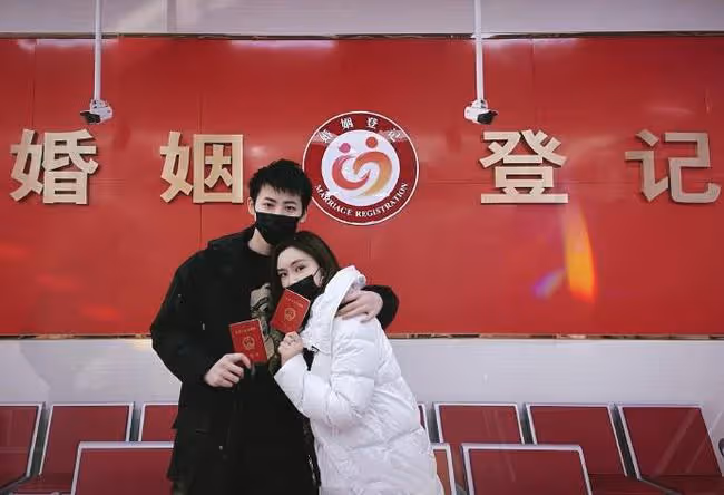 杜海濤官宣結婚，某男星官宣離婚，目前離婚明星3比5落後結婚明星